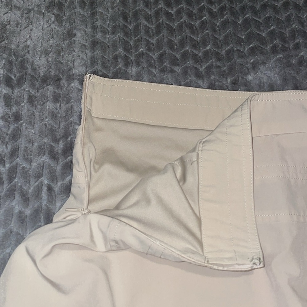Women's‎ Izod Tan Adjustable Flow Golf Skort Size 10. - Picture 4 of 10